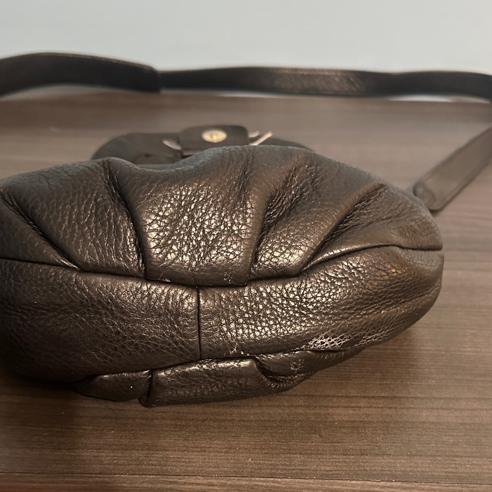 Marc by Marc Jacobs Black Leather Crossbody with Gold Plaque - Picture 7 of 13